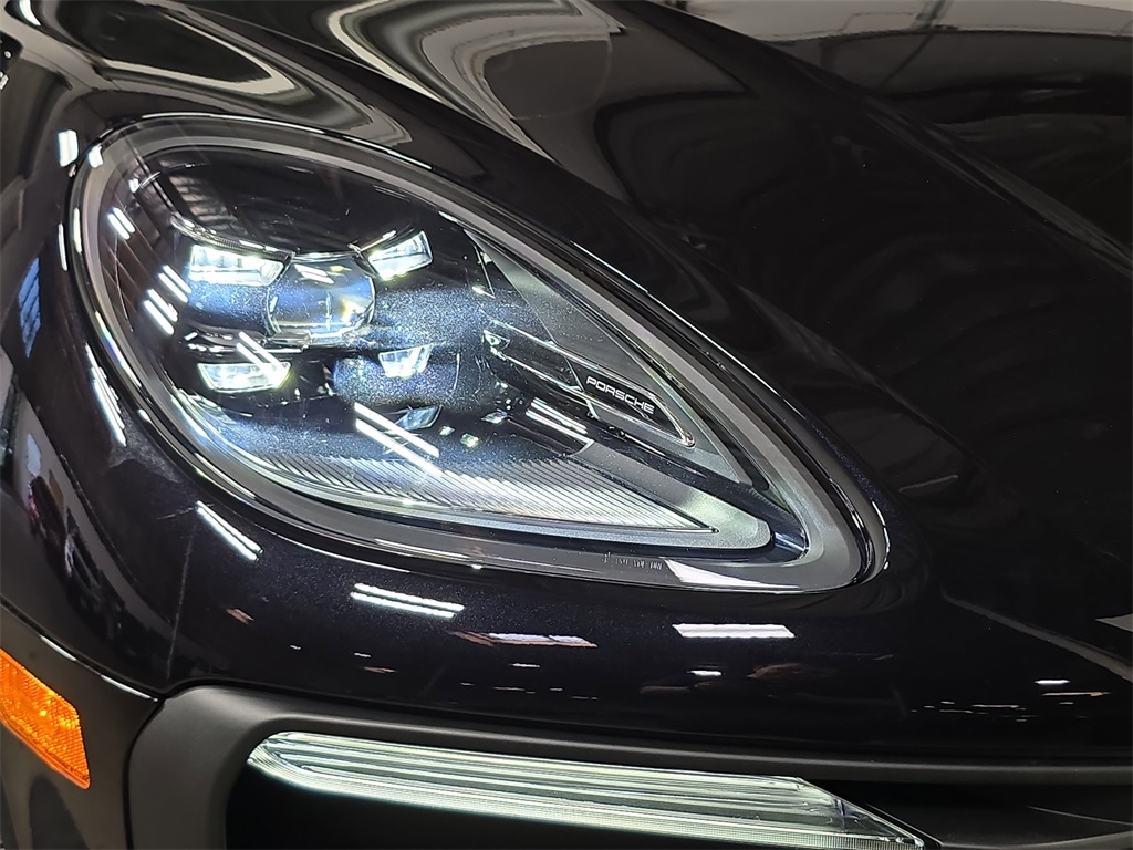 2026 Porsche Macan T photo 12