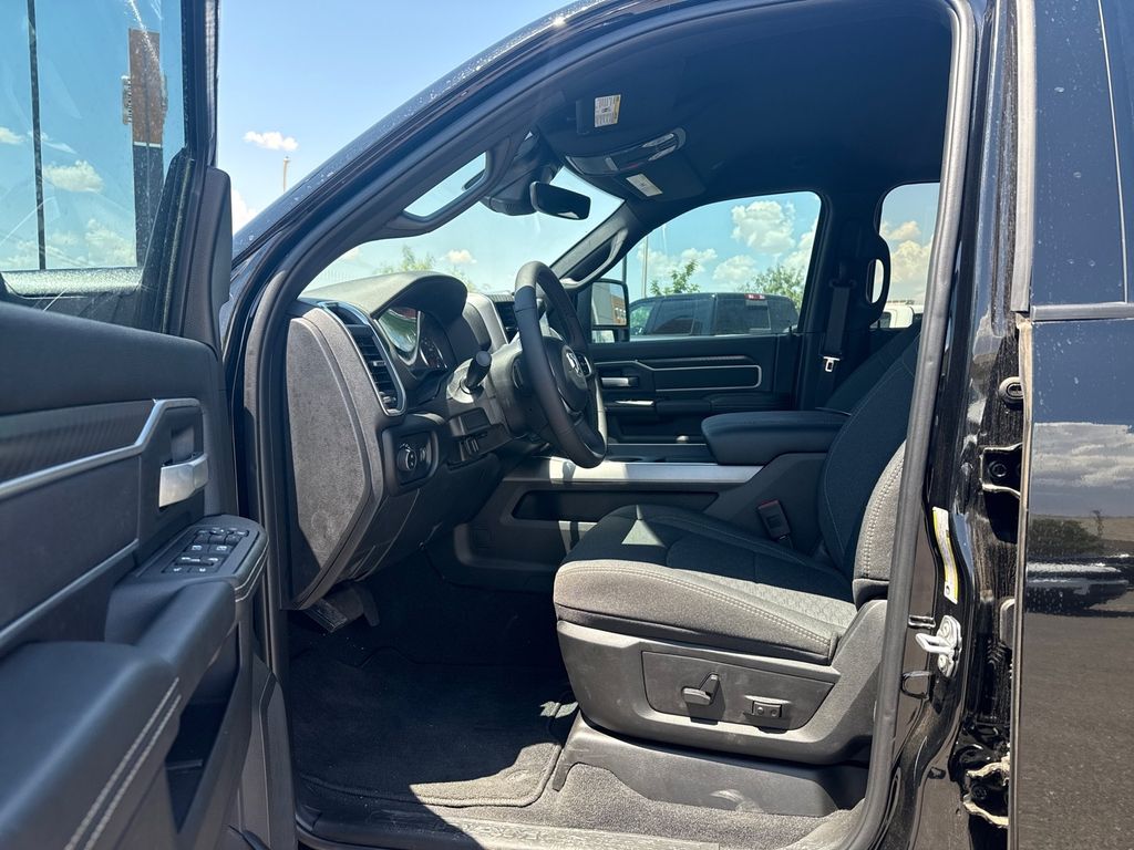 2025 Ram 2500 Big Horn photo 4