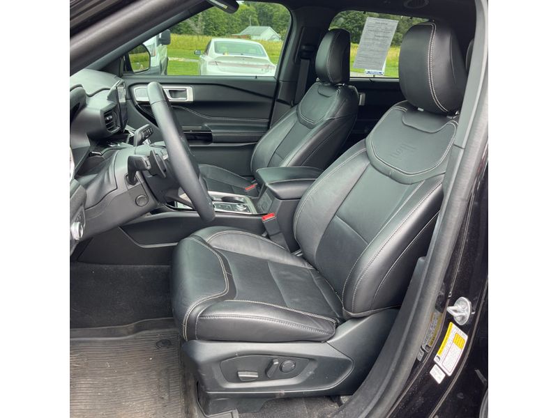 2022 Ford Explorer ST photo 2