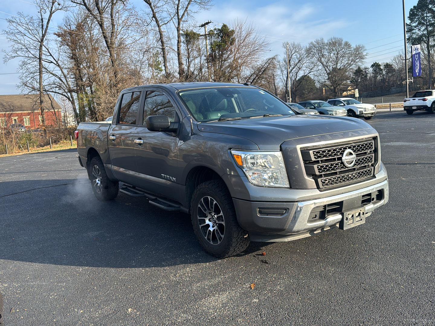 2021 Nissan Titan SV's photo