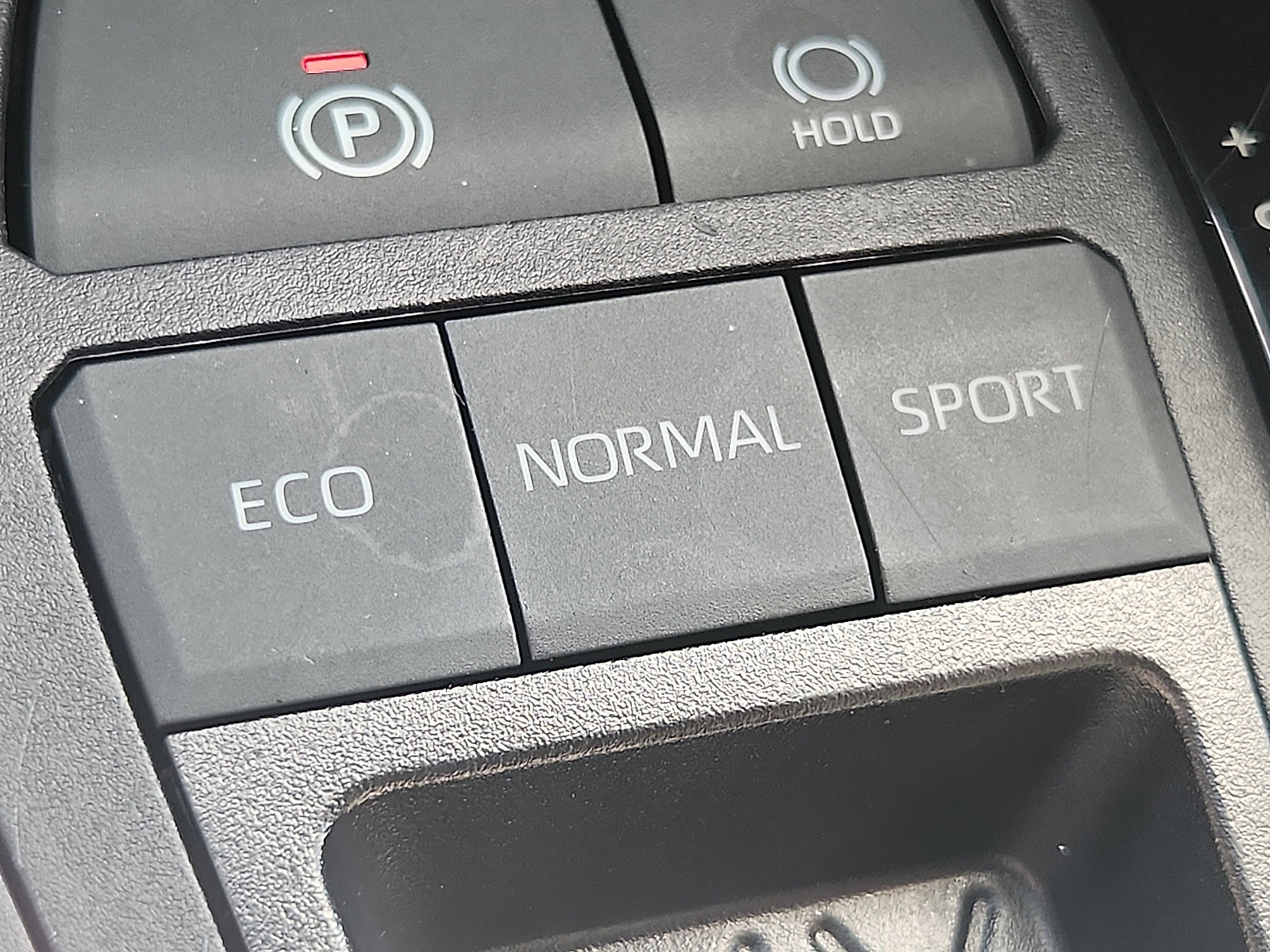 2024 Toyota RAV4 XLE photo 21