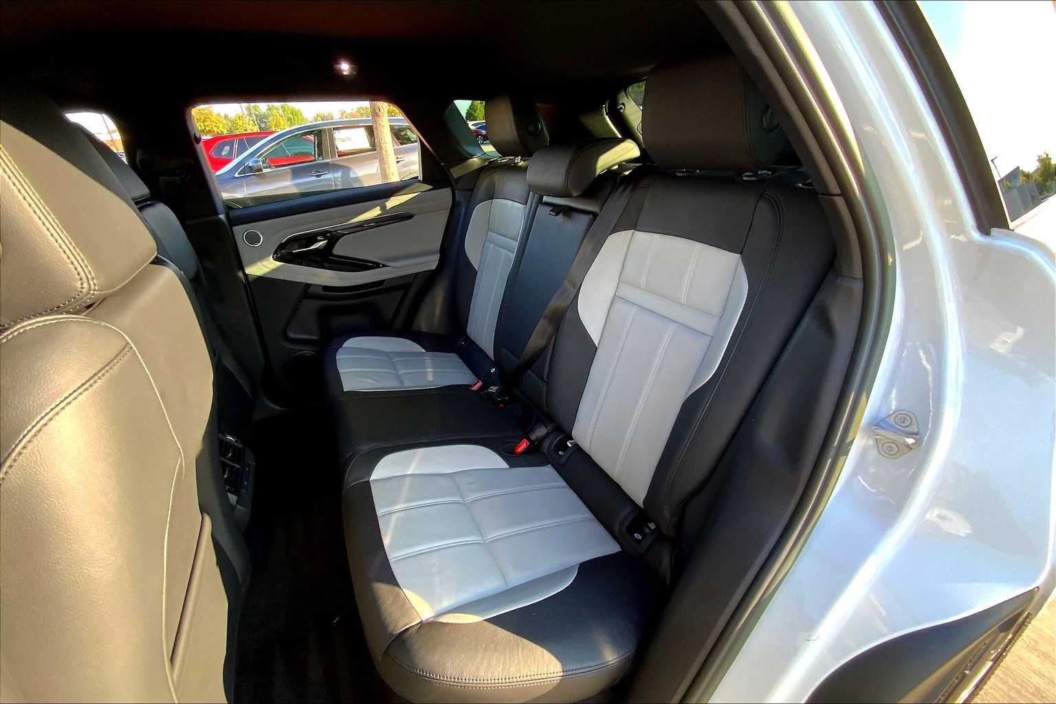 2023 Land Rover Range Rover Evoque R-Dynamic SE photo 16