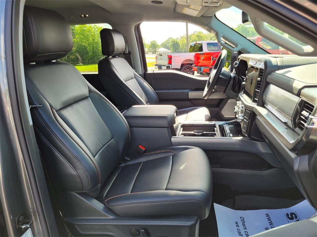2025 Ford F-350 Lariat photo 12