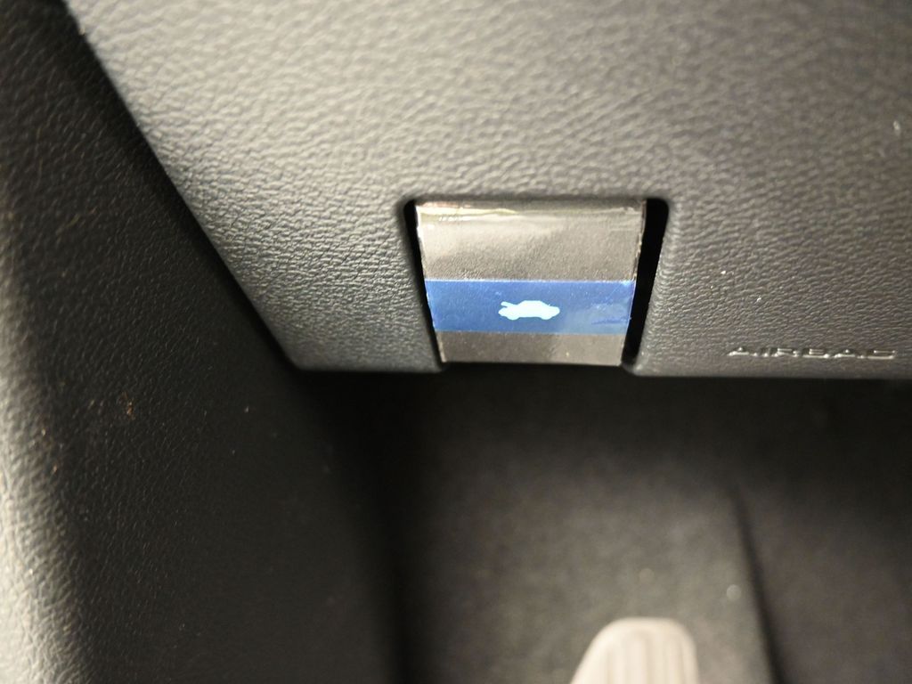 2026 Chrysler Voyager LX photo 3