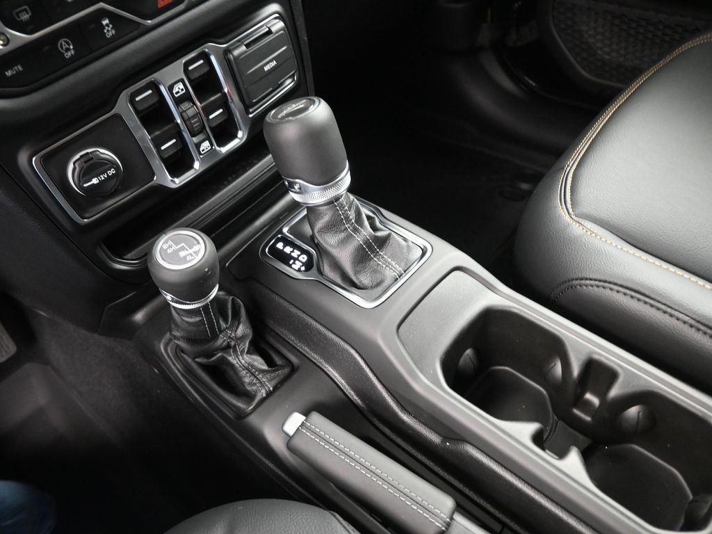 2025 Jeep Gladiator Sport photo 3
