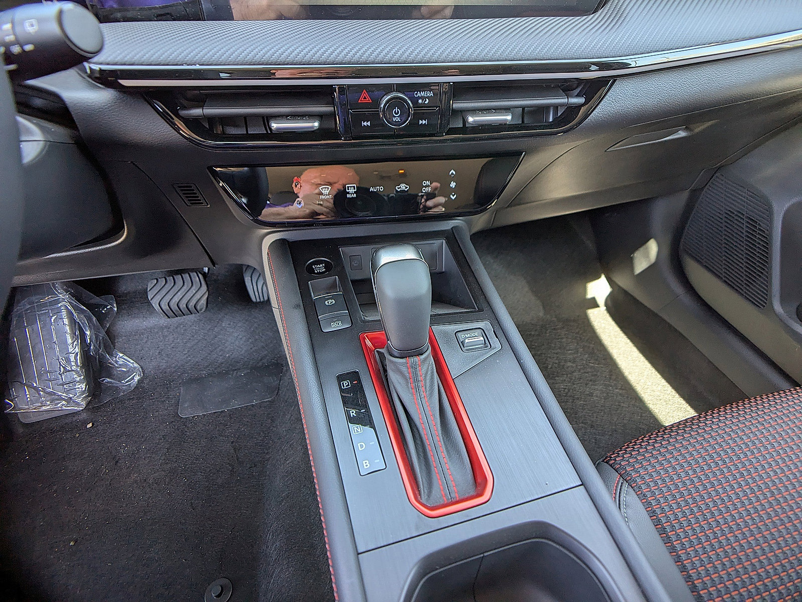 2025 Nissan Kicks SR photo 11