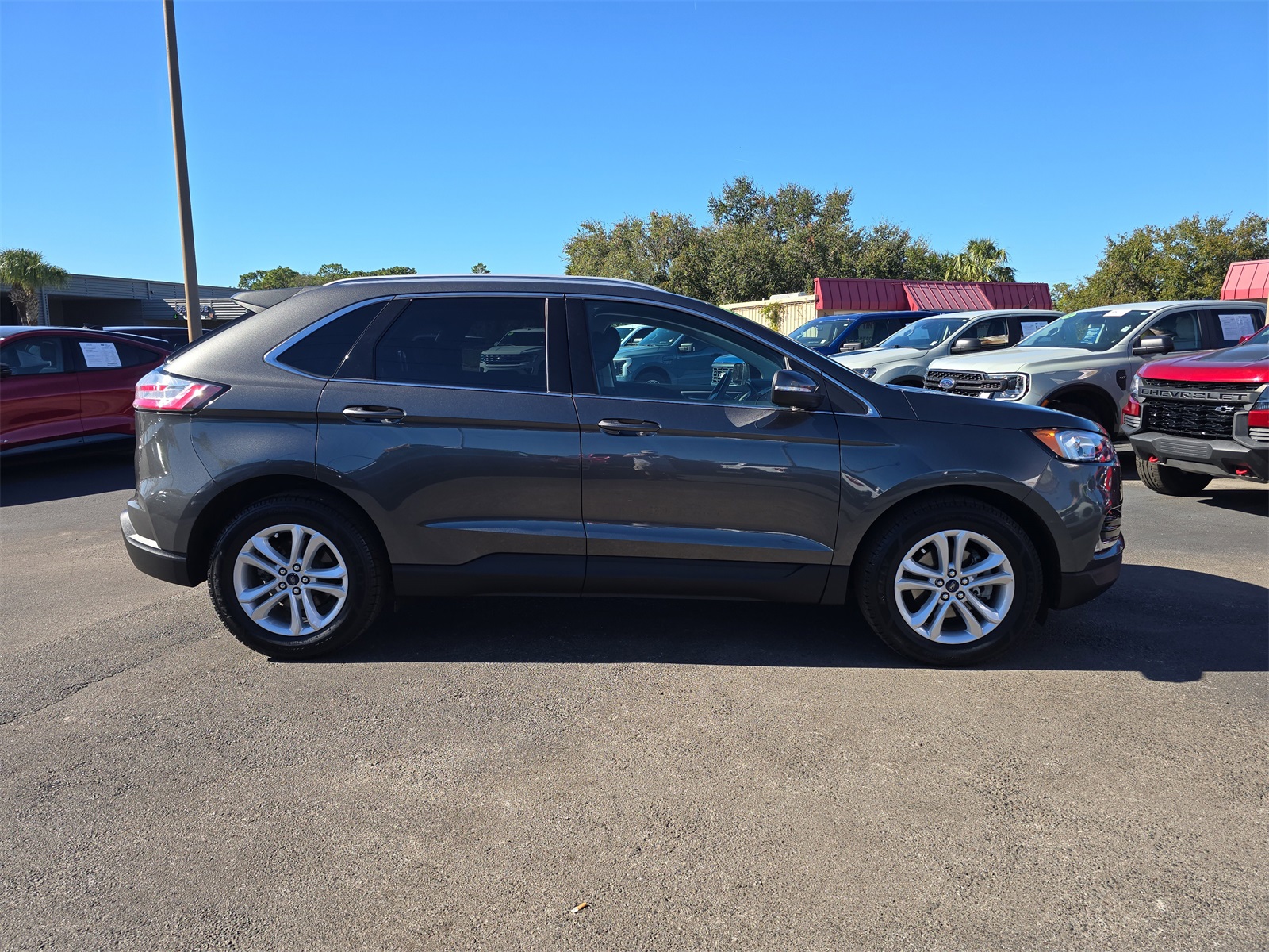 2020 Ford Edge SEL photo 3