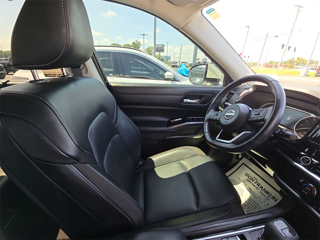 2023 Nissan Pathfinder SL photo 9