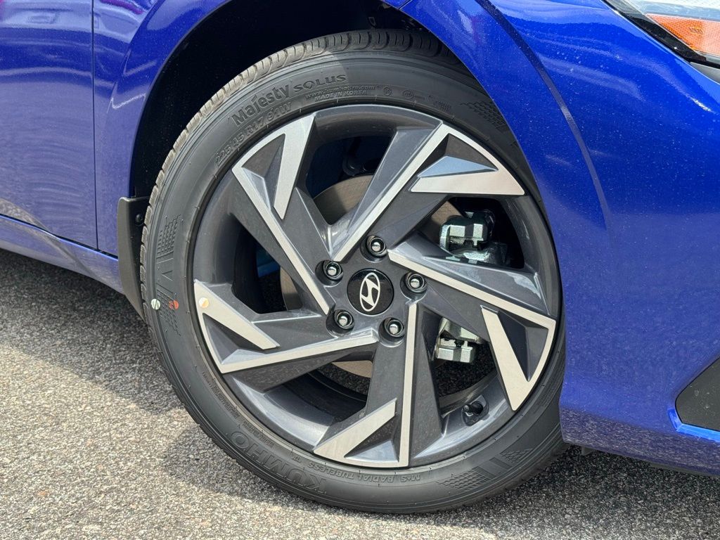 2025 Hyundai Elantra SEL Sport photo 4