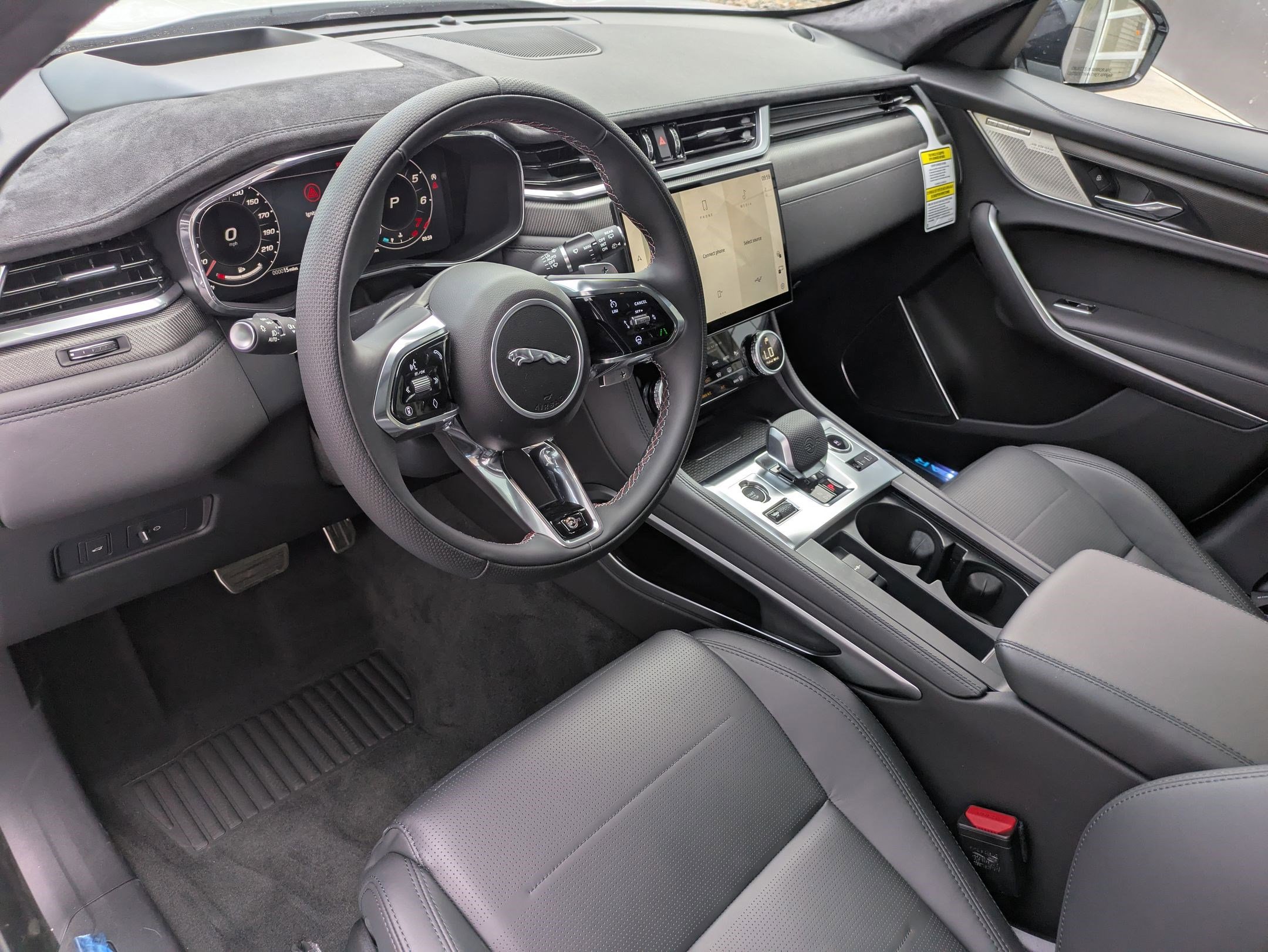 2026 Jaguar F-PACE SVR photo 10