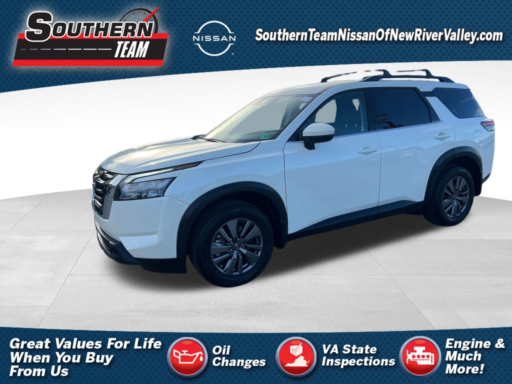 2024 Nissan Pathfinder SV's photo