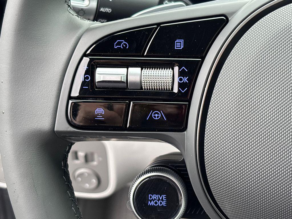 2025 Hyundai Ioniq SEL photo 22
