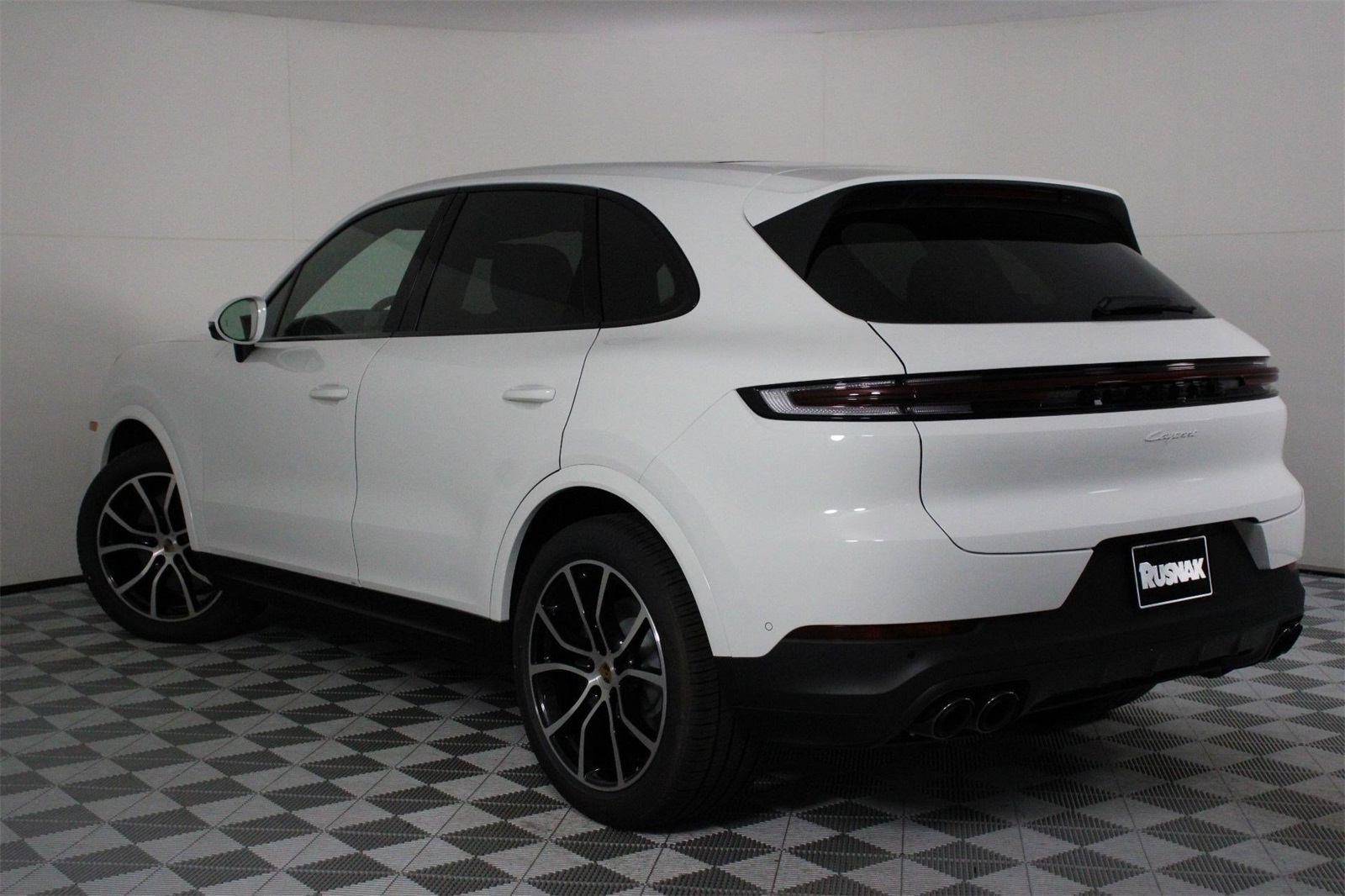 2025 Porsche Cayenne photo 3