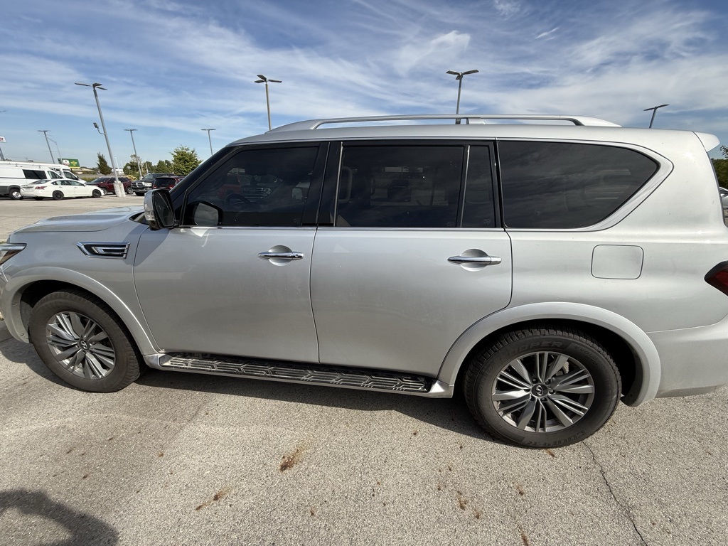 2021 Infiniti QX80 Luxe photo 3