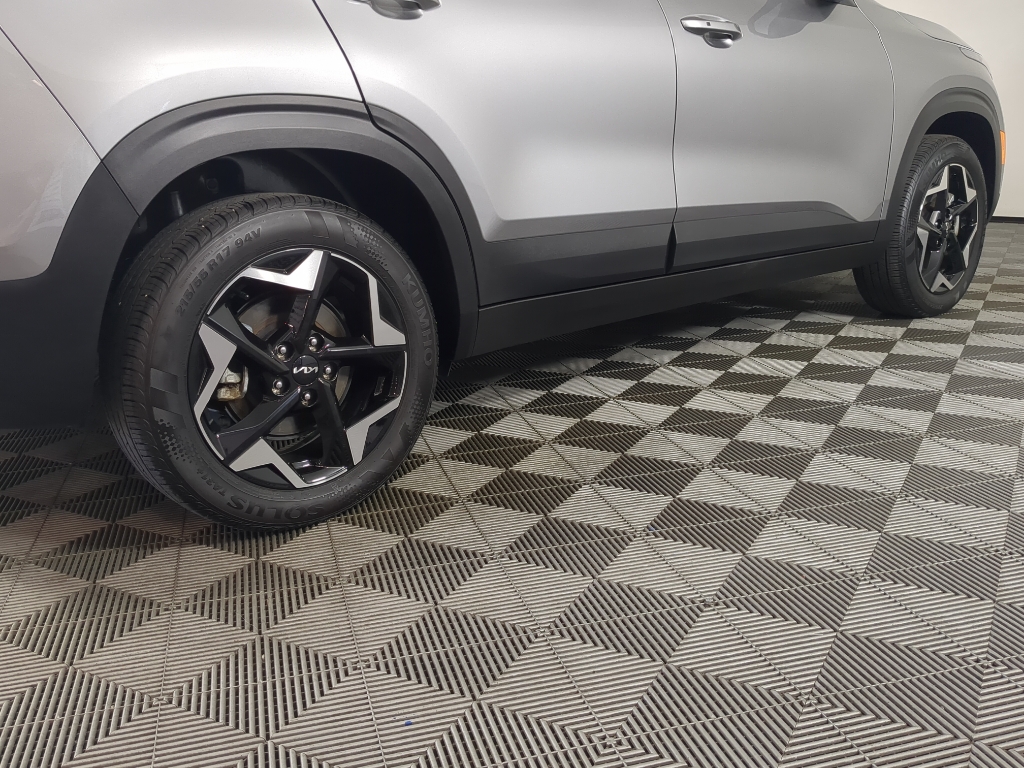 2024 Kia Seltos EX photo 3