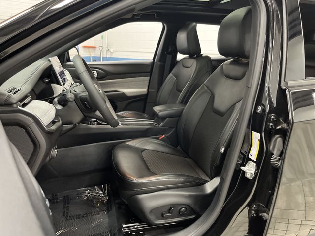 2023 Jeep Compass Latitude photo 4