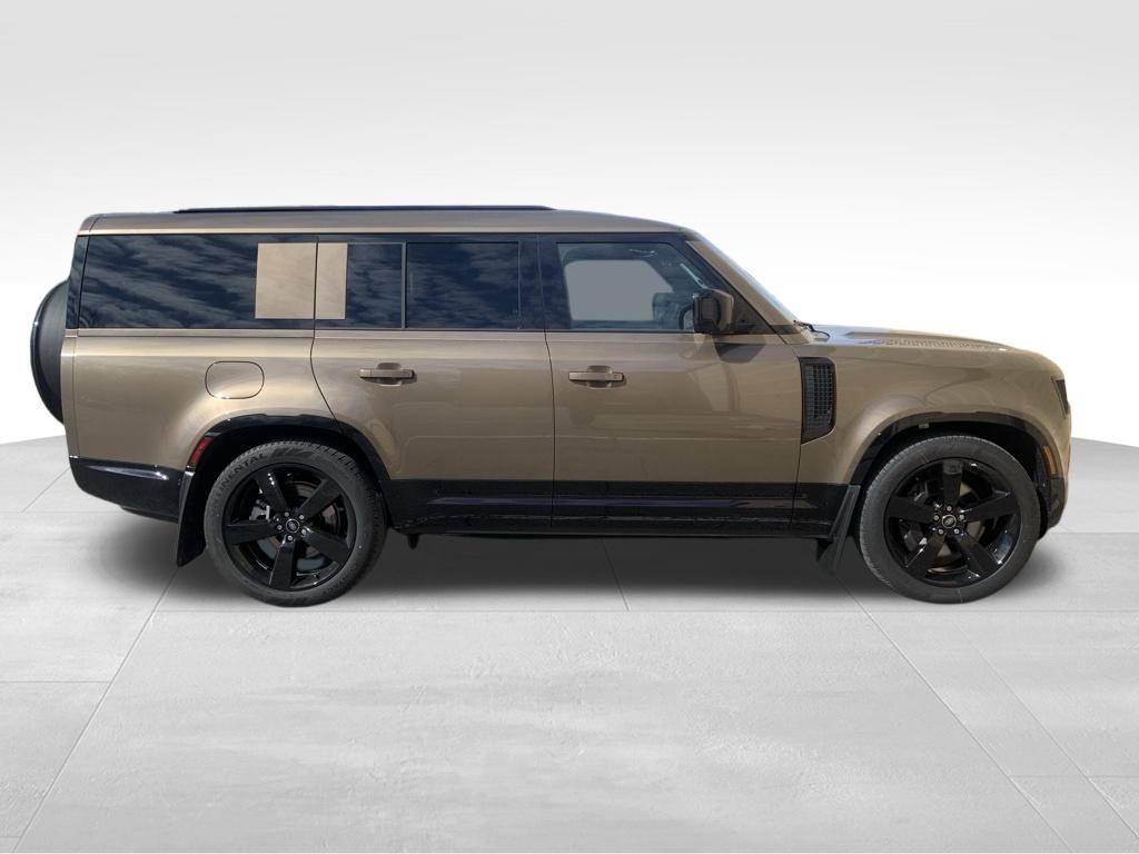 2025 Land Rover Defender 130 X-Dynamic SE photo 2