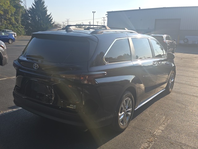 2024 Toyota Sienna XLE photo 8