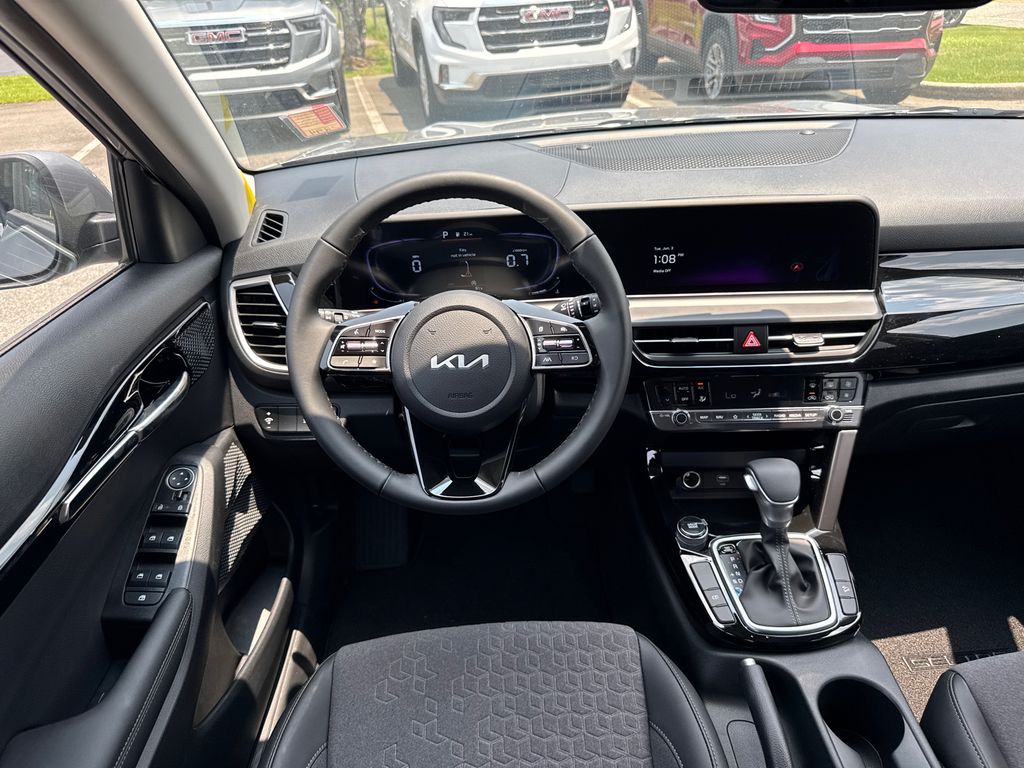 2025 Kia Seltos S photo 21