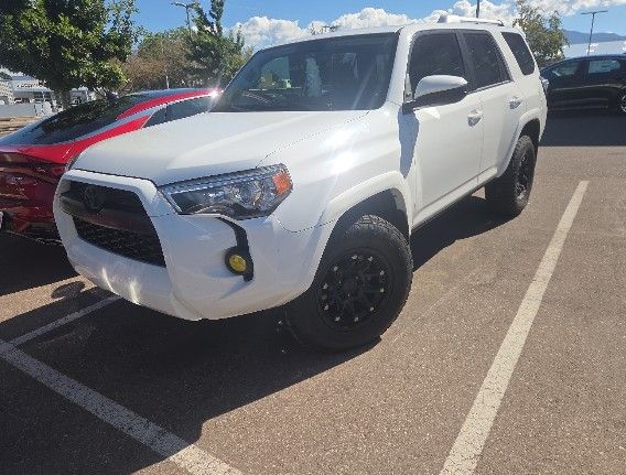 2018 Toyota 4Runner SR5 photo 5
