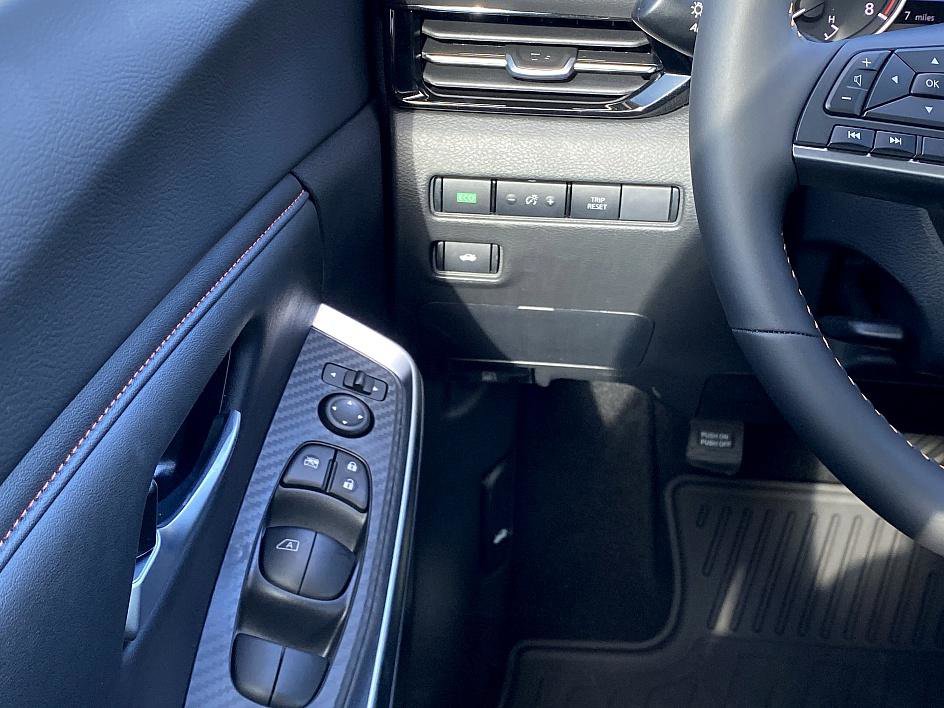 2025 Nissan Sentra SR Midnight Edition photo 9