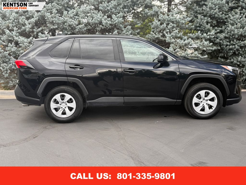 2024 Toyota RAV4 LE photo 8