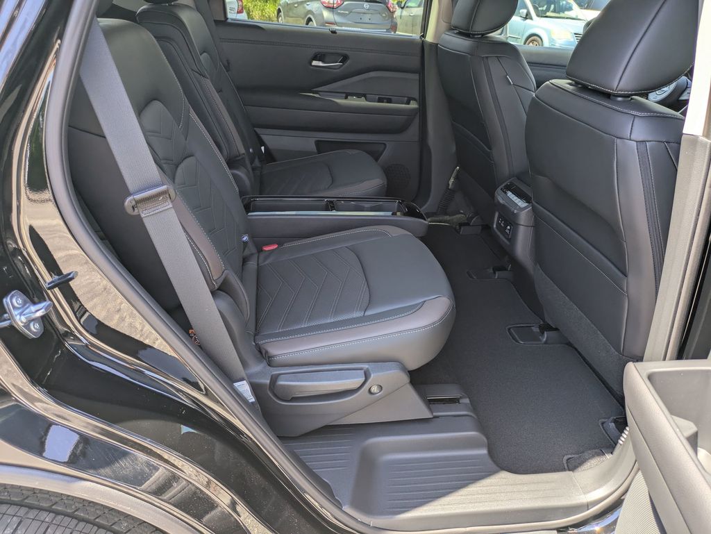 2025 Nissan Pathfinder Platinum photo 27