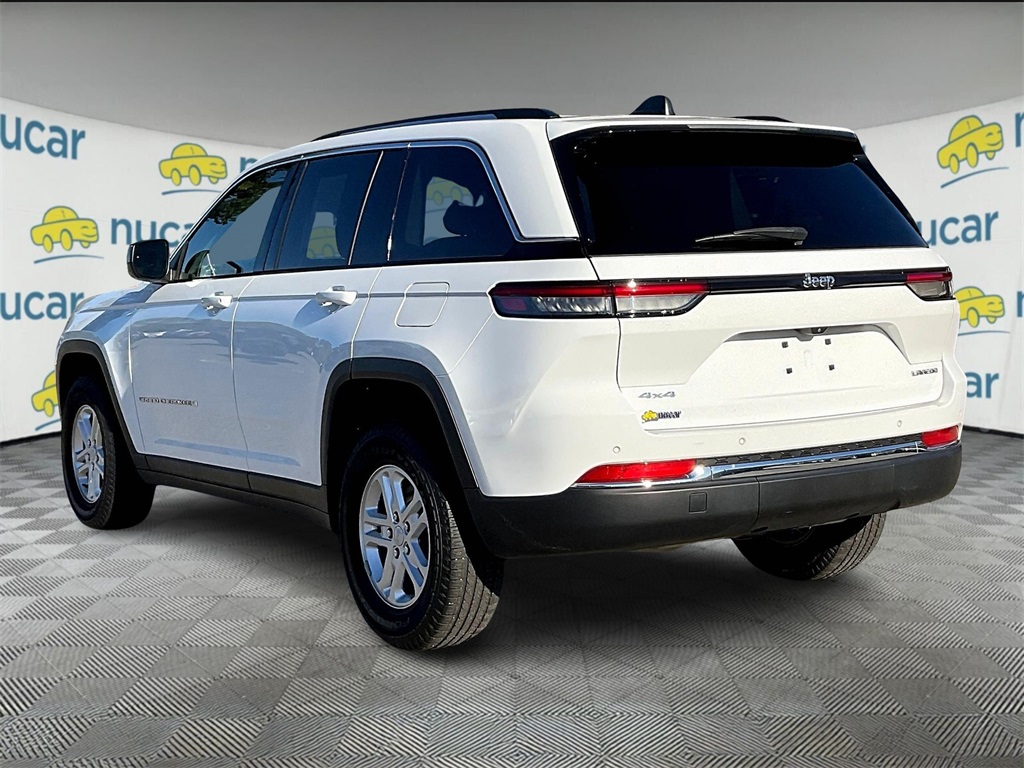 2022 Jeep Grand Cherokee Laredo photo 4