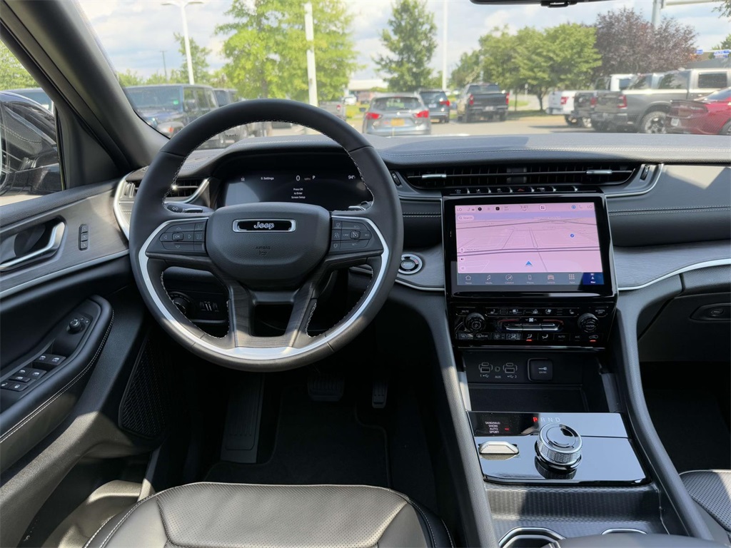 2025 Jeep Grand Cherokee Limited photo 18