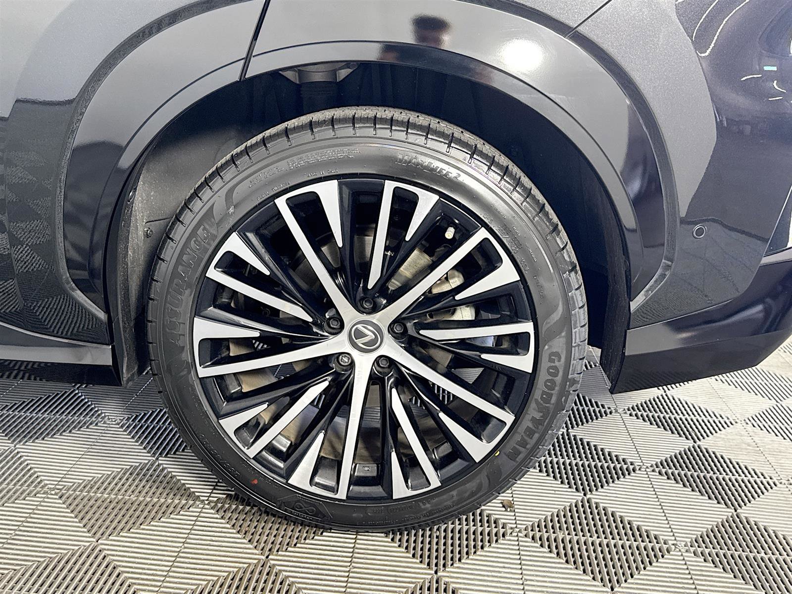 2024 Lexus RZ 450e Premium photo 29