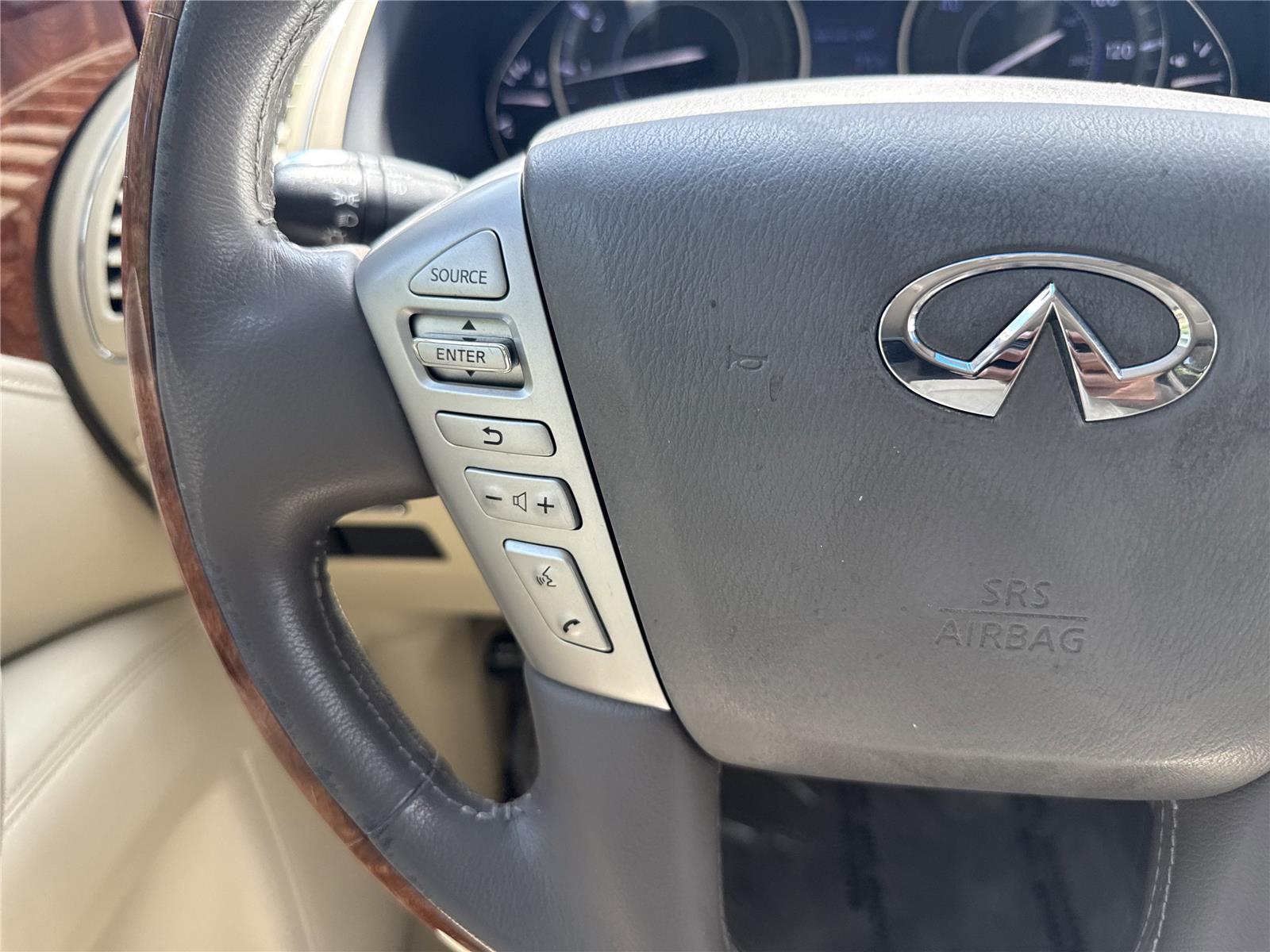 2017 Infiniti QX80 photo 11