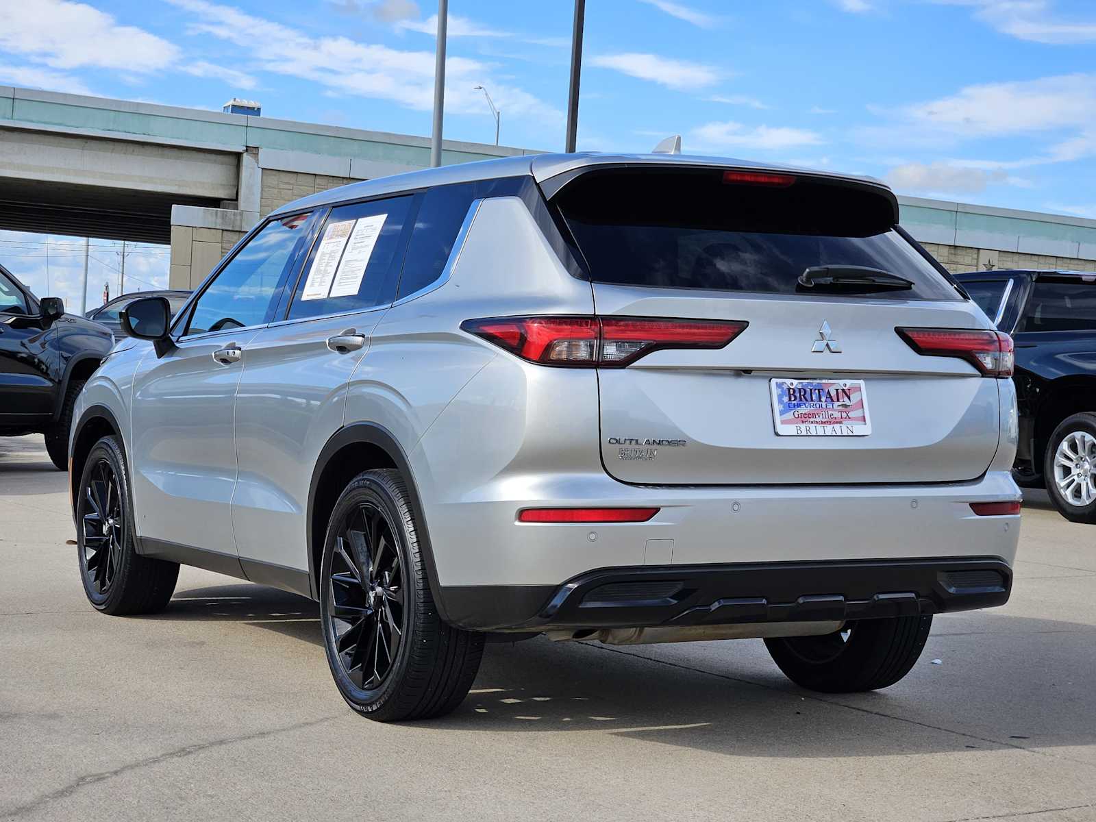 2022 Mitsubishi Outlander Black Edition photo 4