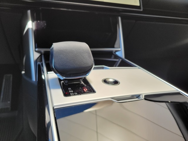 2024 Land Rover Range Rover SE photo 32