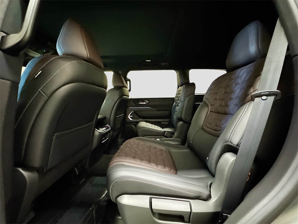 2025 Nissan Armada Platinum photo 13