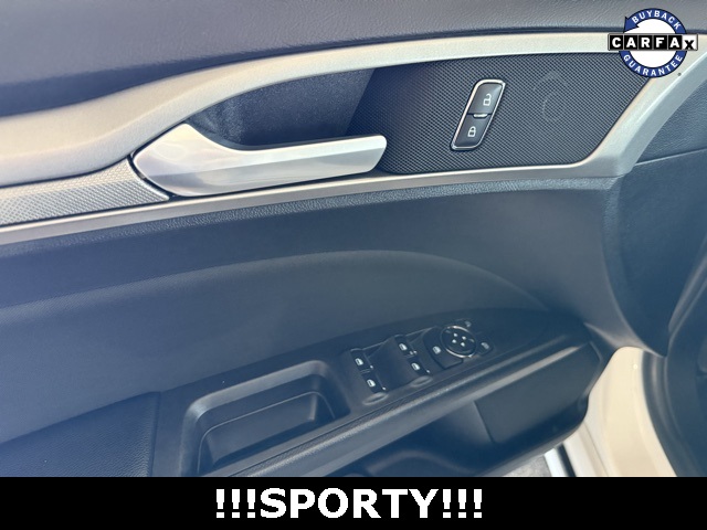 2020 Ford Fusion SE photo 22
