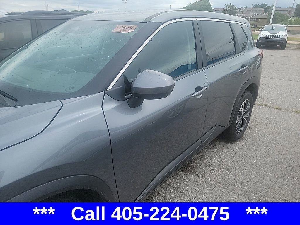 2023 Nissan Rogue SV photo 4