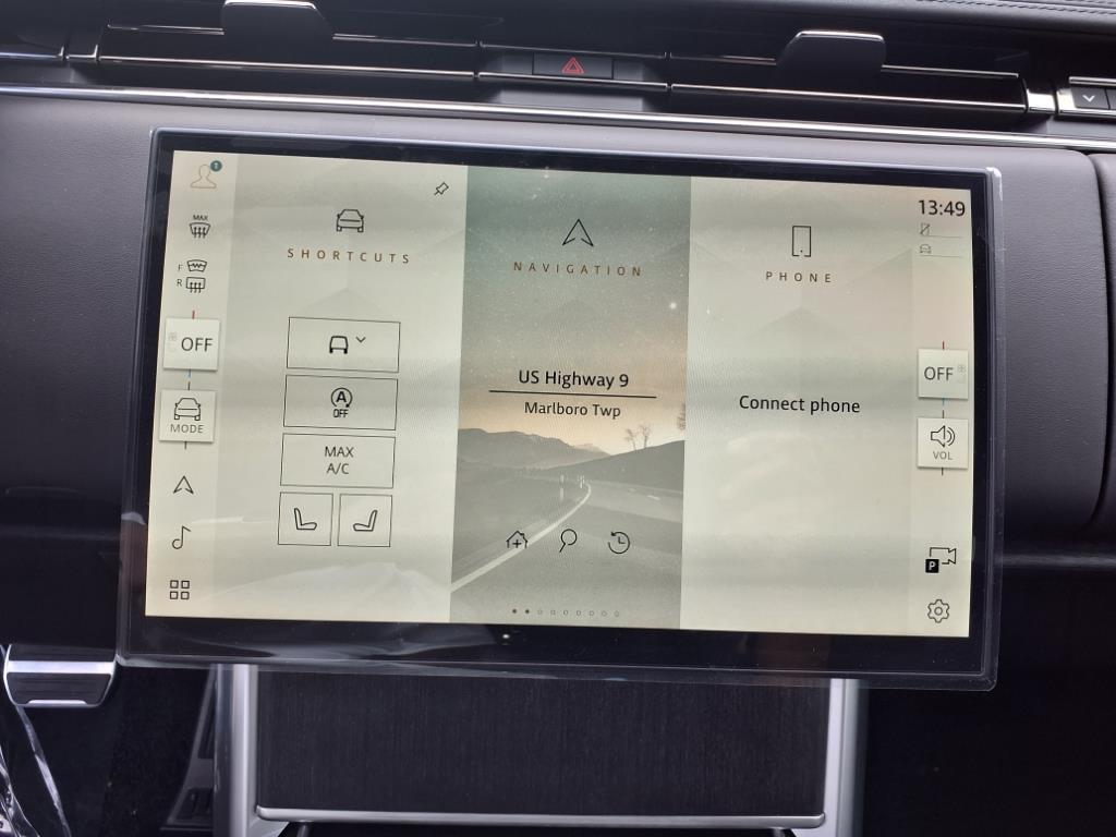 2025 Land Rover Range Rover SE photo 11