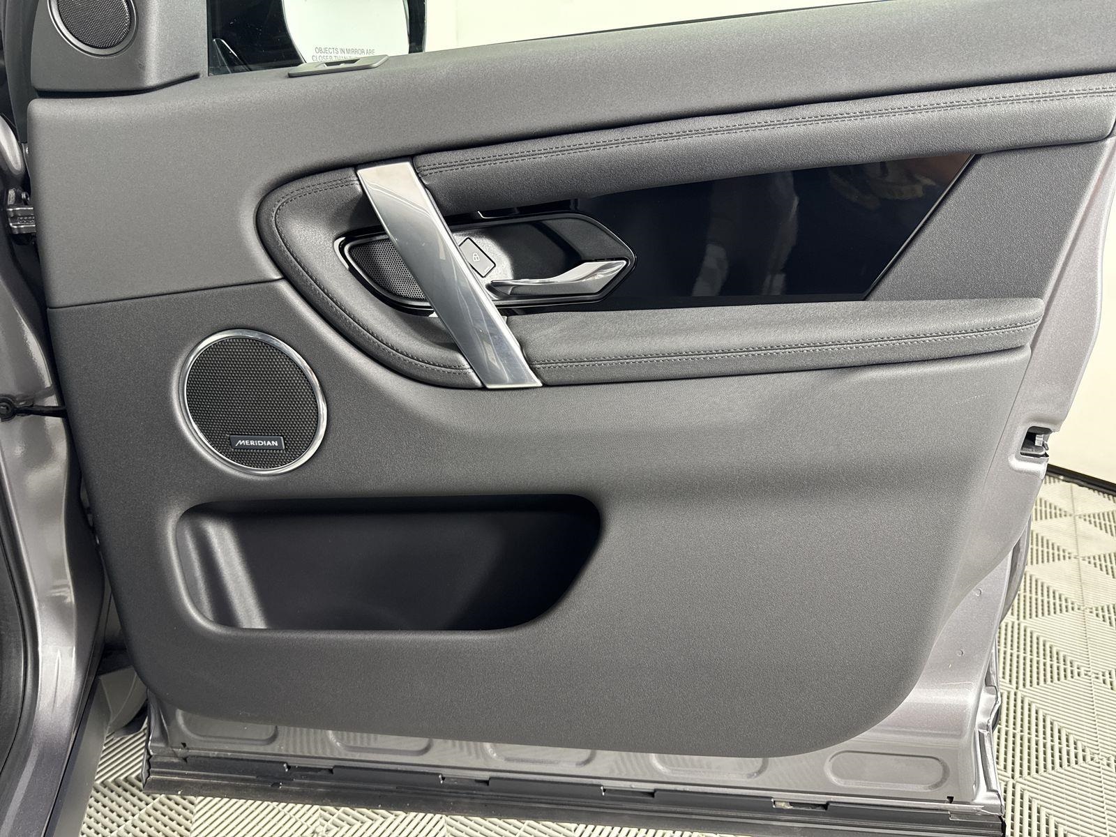 2025 Land Rover Discovery Sport S photo 30