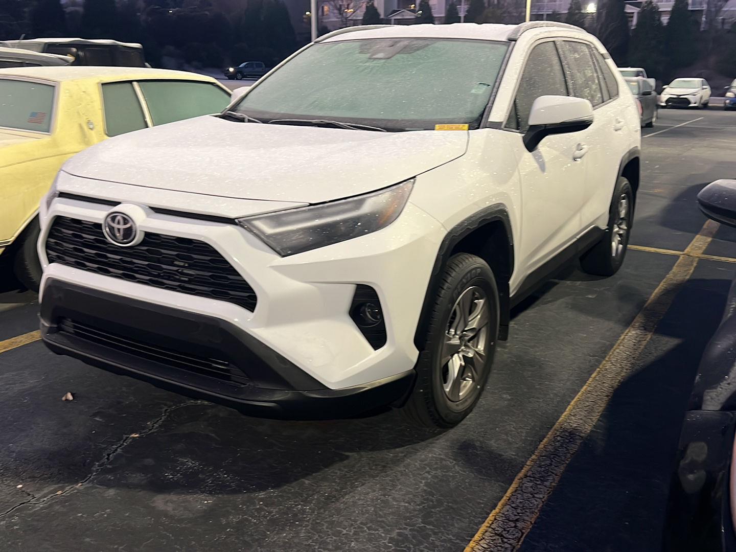 2025 Toyota RAV4 XLE's photo