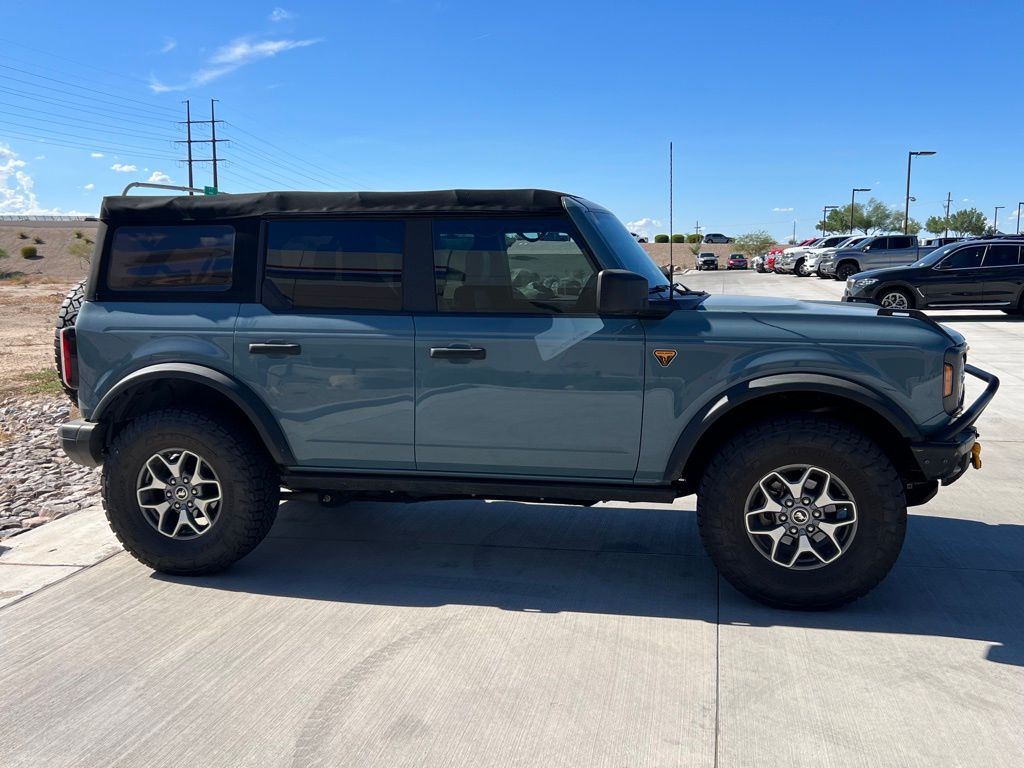 2022 Ford Bronco Badlands photo 2