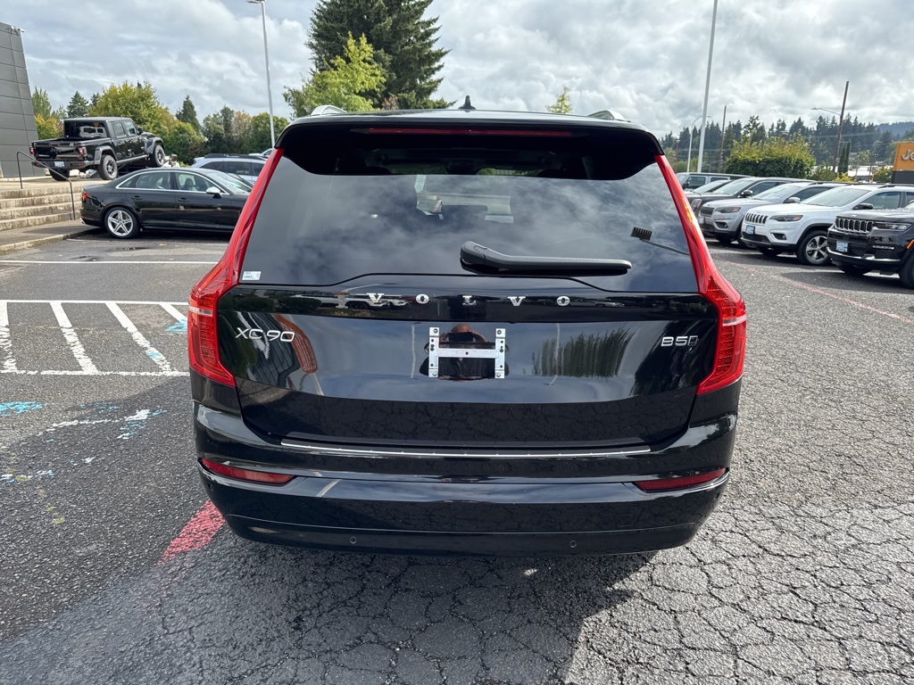 2023 Volvo XC90 B5 Core photo 7