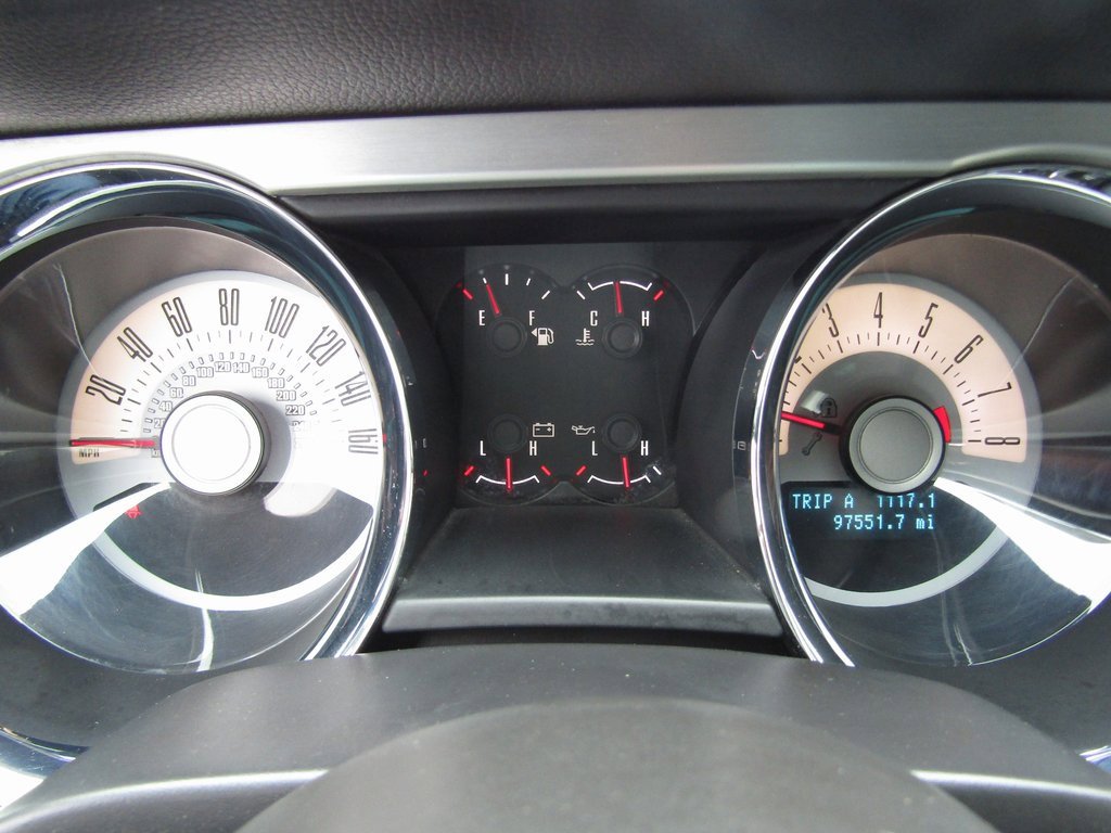 2011 Ford Mustang V6 Premium photo 17