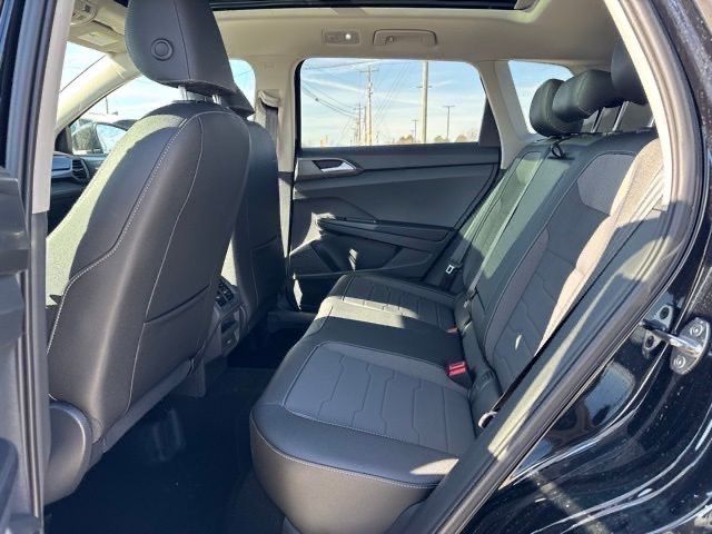 2025 Volkswagen Taos SE photo 15