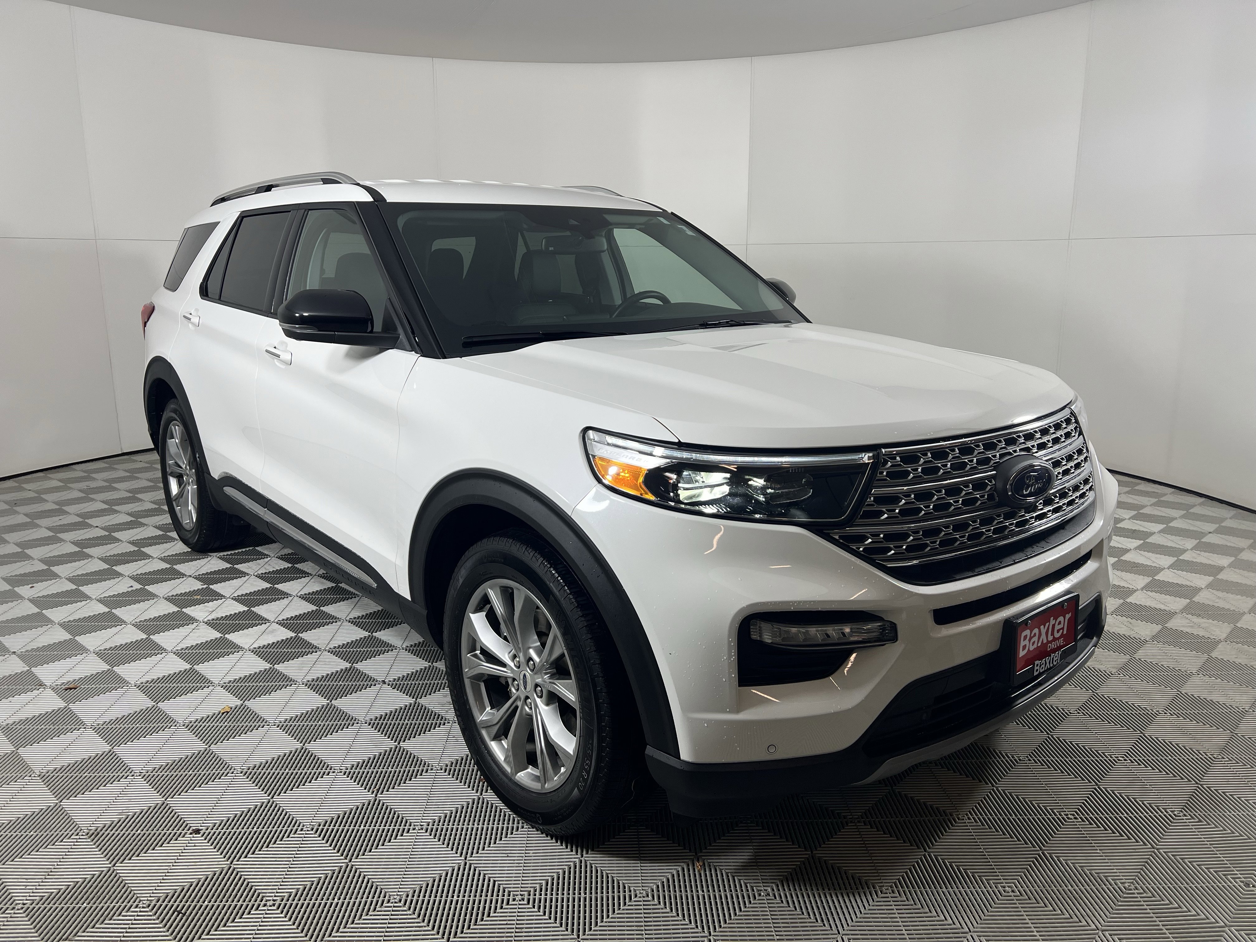 2021 Ford Explorer Limited's photo