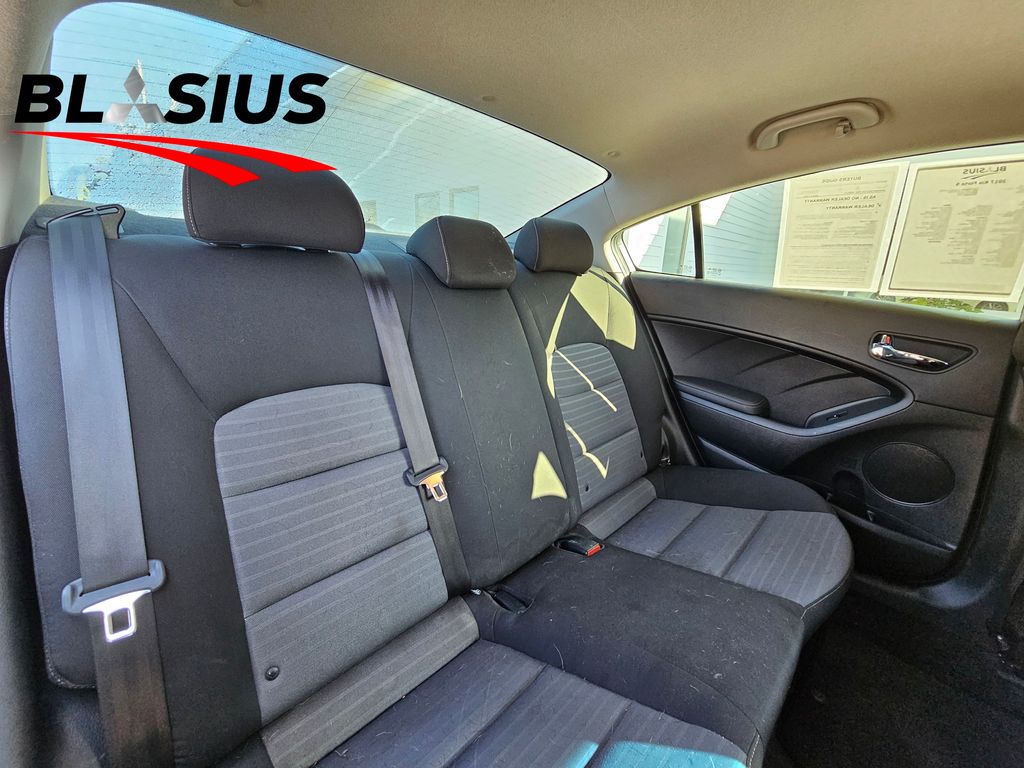 2017 Kia Forte S photo 17