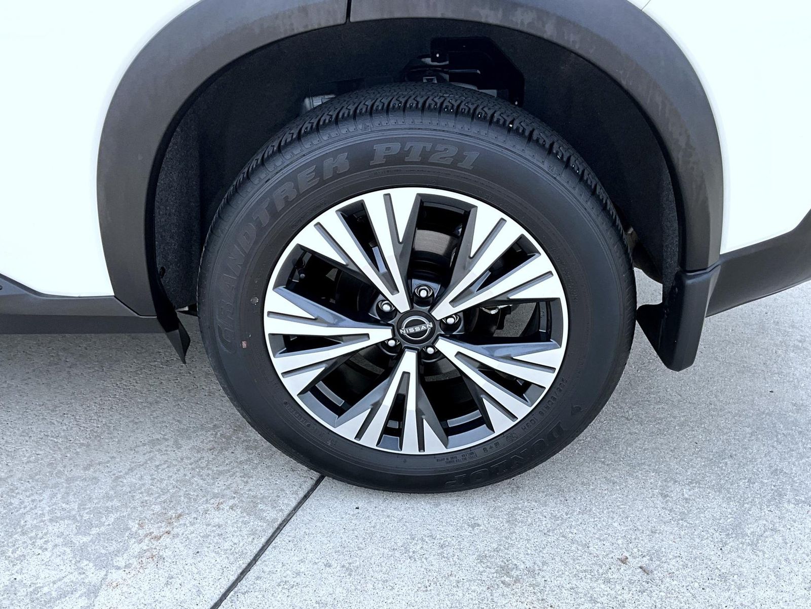 2022 Nissan Rogue SV photo 22