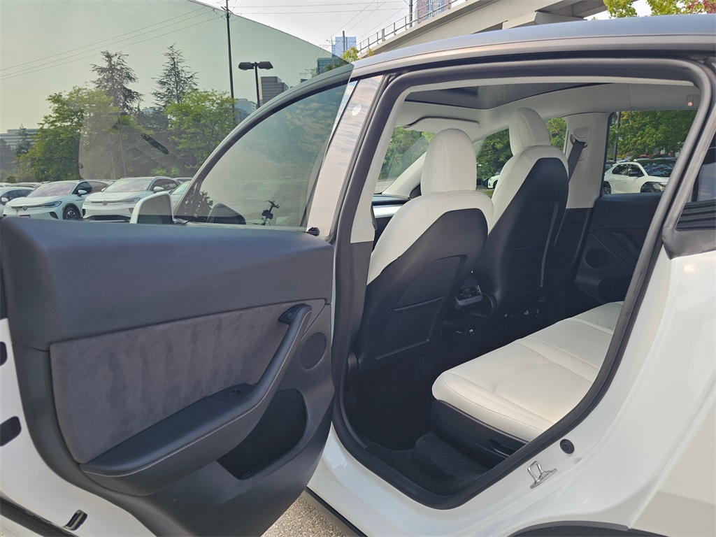 2023 Tesla Model Y Long Range photo 18