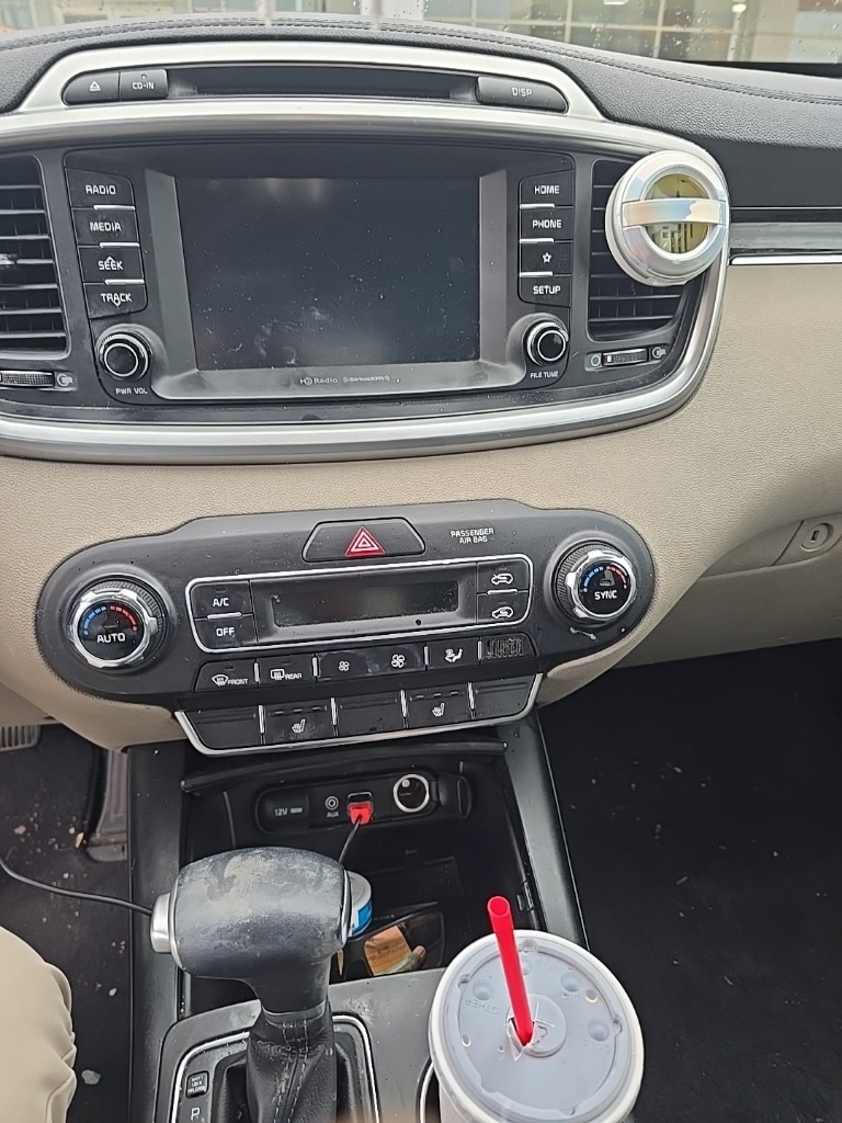 2019 Kia Sorento LX photo 3