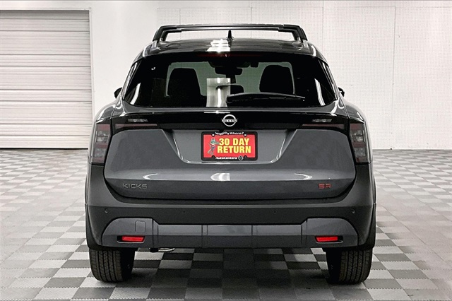 2025 Nissan Kicks SR photo 4