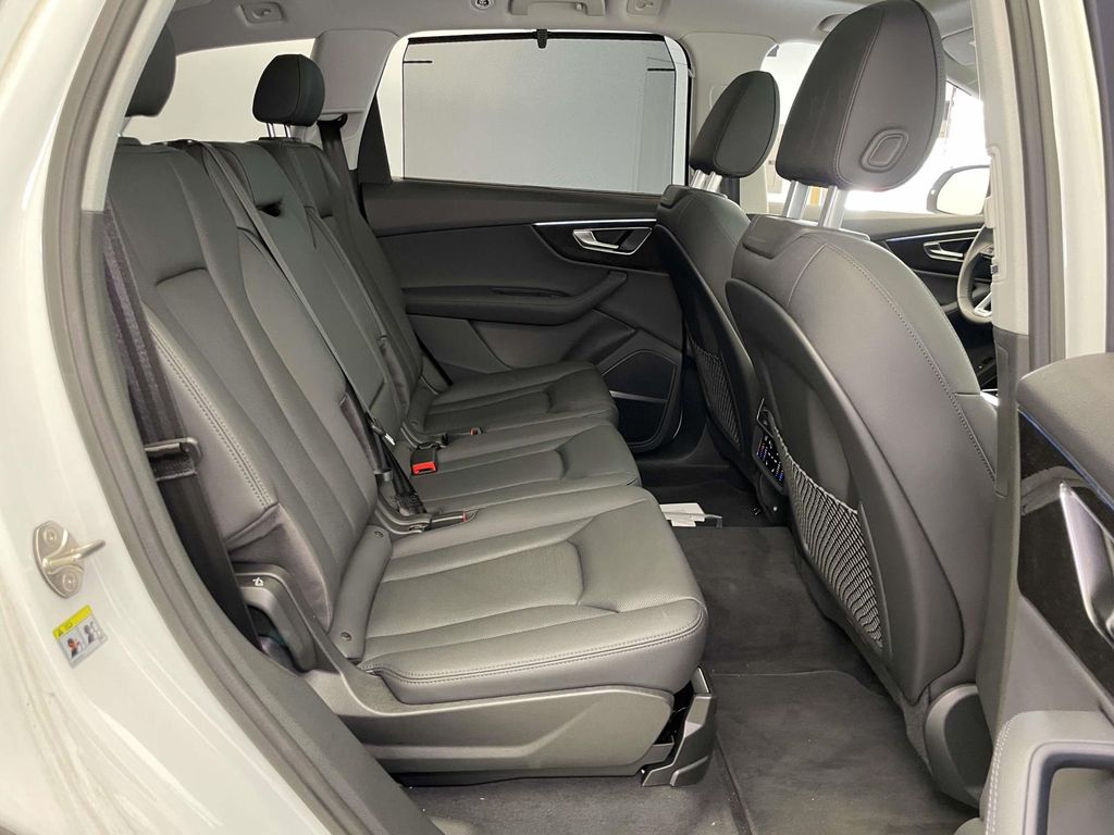 2021 Audi Q7 55 Prestige photo 19